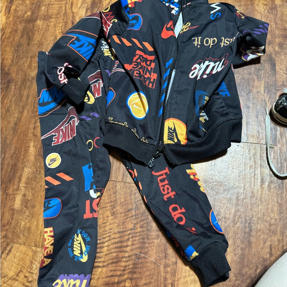 Nike Kids Matching Set - Black with Multicolor Accents
